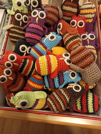 Stricktiere im Karton